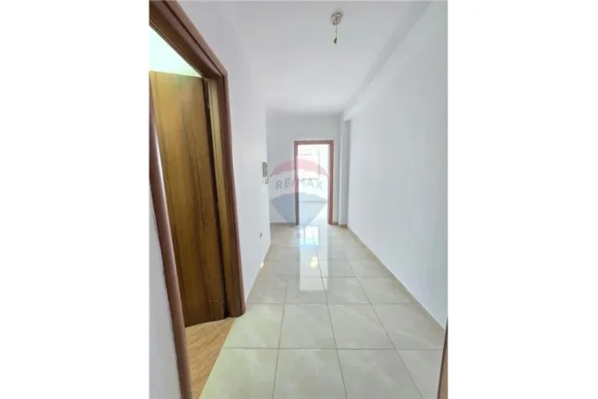 Tirane, shitet apartament 2+1+Ballkon Kati 3, 110 m² 180.000 € (Viva Market)