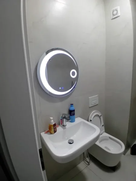 Tirane, jepet me qera 1+1 Kati 7, 65 m² 400 € (ali demi)