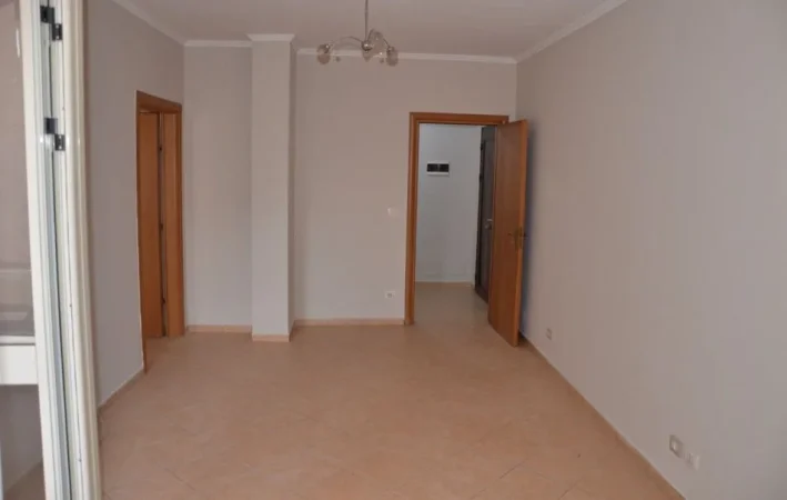 Tirane, jepet me qera apartament 1+1+Ballkon Kati 2, 56 m² 400 € (FRESKU)