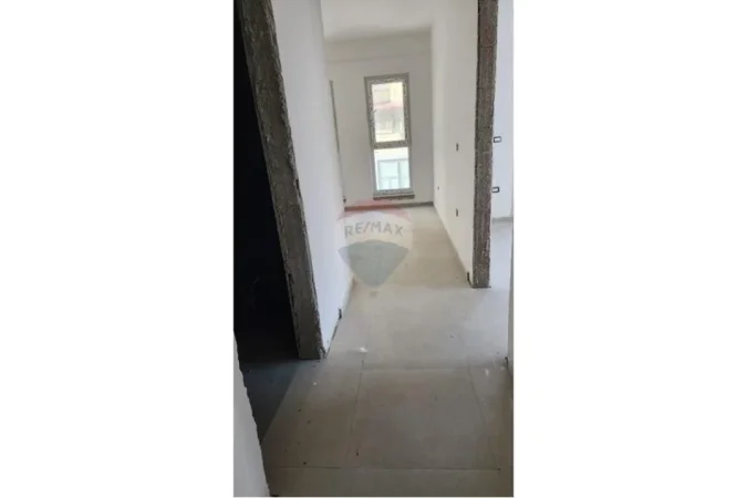 Tirane, shitet apartament 2+1+Ballkon , 88 m² 145.000 € (Laprake)