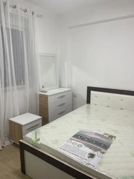 Tirane, jepet me qera apartament 1+1+Ballkon Kati 1, 60 m² 500 € (LIQENI THATE)