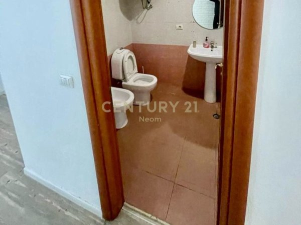 Tirane, jepet me qera zyre Kati 5, 125 m² 1.600 € (Neom128665)