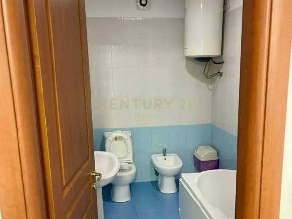 Tirane, jepet me qera zyre Kati 5, 125 m² 1.600 € (Neom128665)