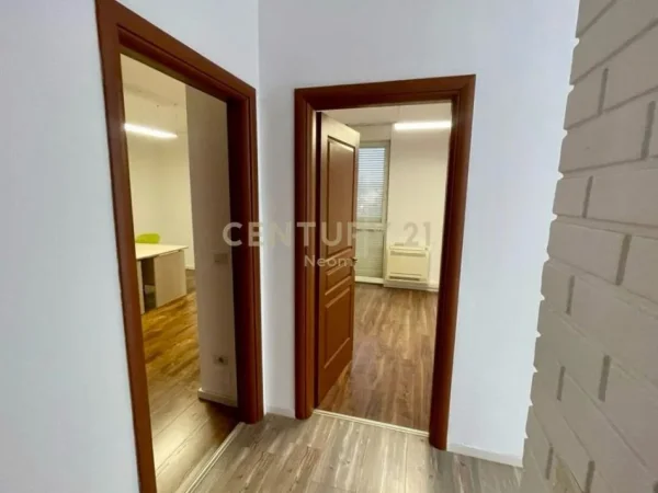 Tirane, jepet me qera zyre Kati 5, 125 m² 1.600 € (Neom128665)