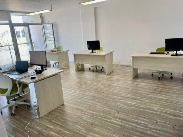 Tirane, jepet me qera zyre Kati 5, 125 m² 1.600 € (Neom128665)