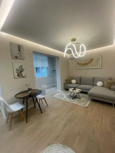 Tirane, shitet apartament 2+1+Ballkon Kati 5, 90 m² 235.000 € (RRUGA E BARRIKADAVE)
