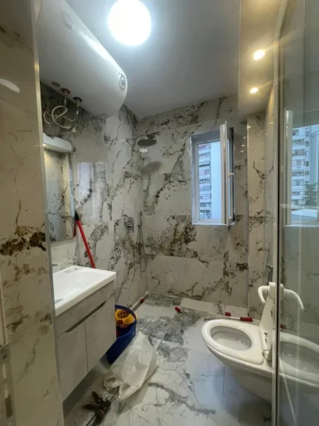 Tirane, shitet apartament 2+1+Ballkon Kati 5, 90 m² 235.000 € (RRUGA E BARRIKADAVE)