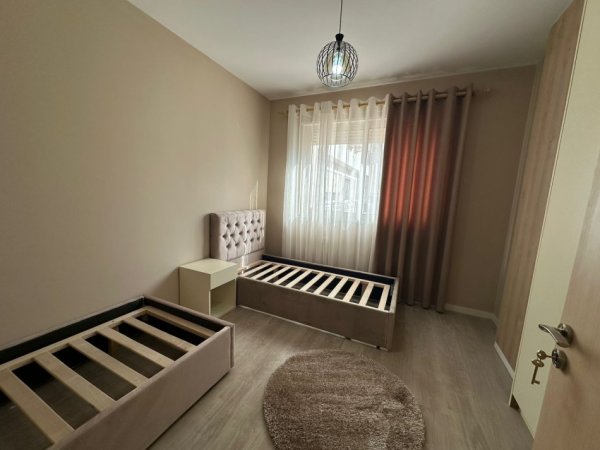 Tirane, shitet apartament 2+1+Ballkon Kati 3, 101 m² 168.000 € (PRANE BAR ALES)  UNA60845