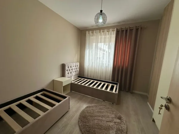 Tirane, shitet apartament 2+1+Ballkon Kati 3, 101 m² 168.000 € (PRANE BAR ALES)  UNA60845