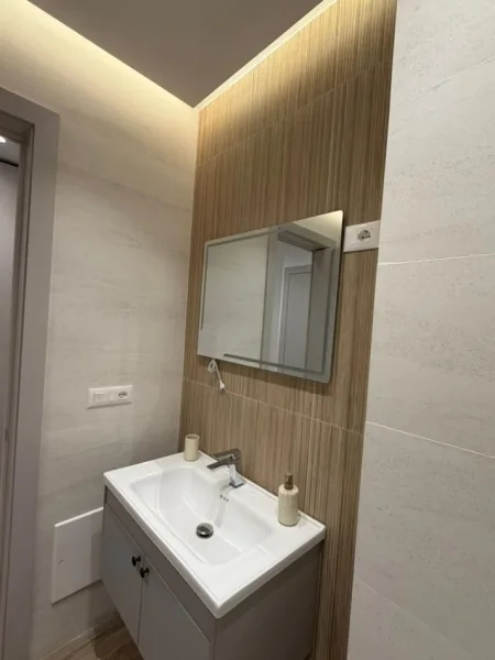 Tirane, jepet me qera apartament 1+1+Ballkon Kati 3, 70 m² 750 € (Zogu i Zi)