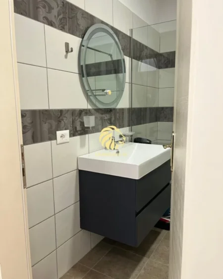 Tirane, jepet me qera apartament 2+1+Ballkon , 72 m² 650 € 