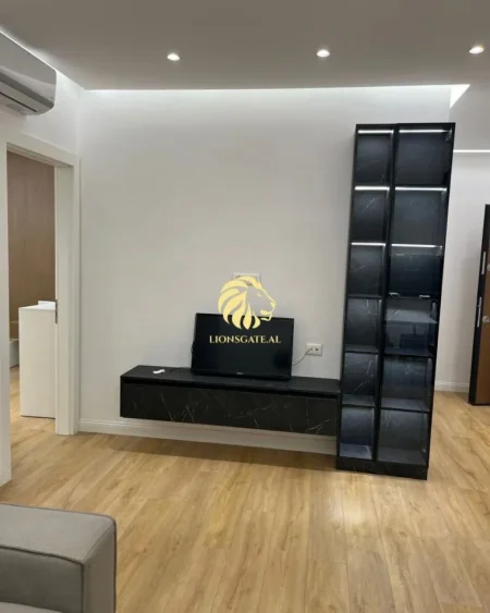 Tirane, jepet me qera apartament 2+1+Ballkon , 72 m² 650 € 