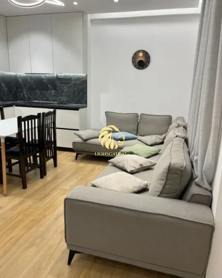 Tirane, jepet me qera apartament 2+1+Ballkon , 72 m² 650 € 