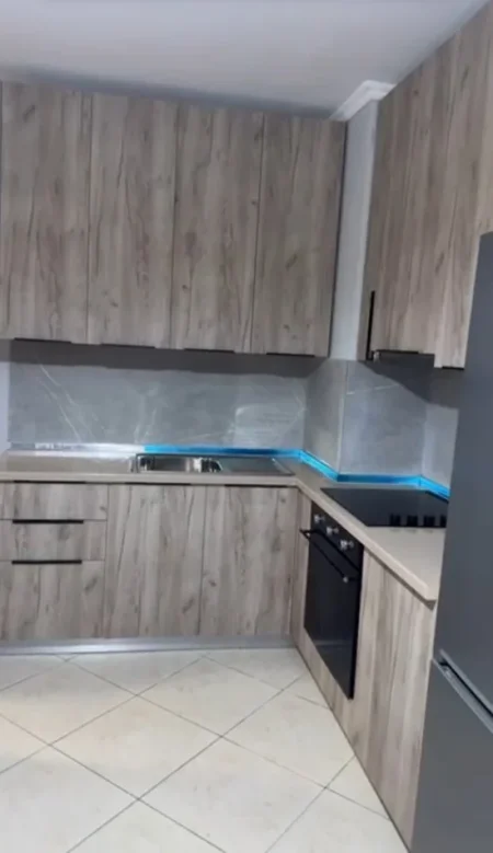 Tirane, jepet me qera apartament 2+1 Kati 5, 700 € 