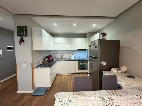 Tirane, jepet me qera apartament 2+1 Kati 5, 90 m² 750 € (Concord Center.)