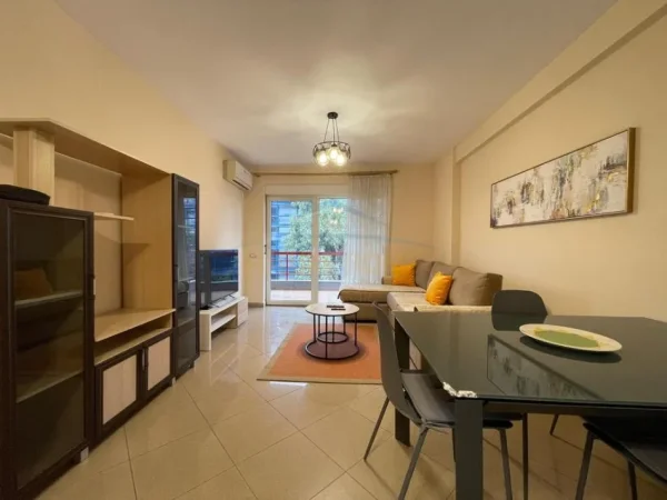 Tirane, jepet me qera apartament 2+1 Kati 4, 100 m² 800 € (LIQENI I THATE)