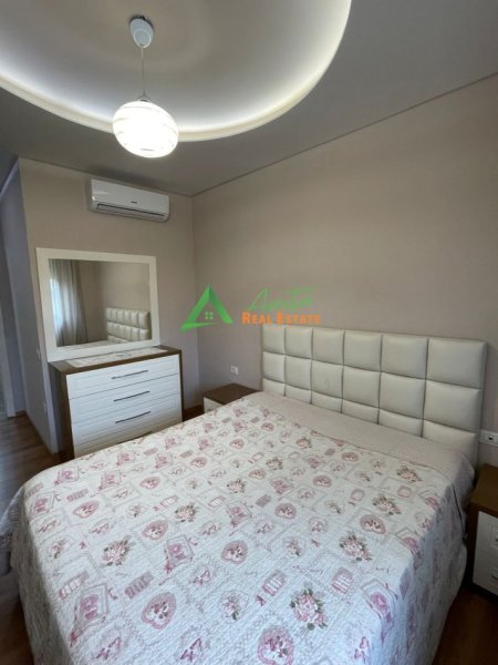 Tirane, jepet me qera apartament 1+1+Ballkon Kati 4, 74 m² 600 € (Afer Shkollese se Kuqe)