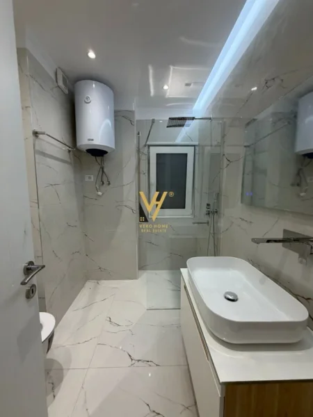 Tirane, jepet me qera apartament 2+1+Ballkon Kati 3, 100 m² 1.000 € (MYSLYM SHYRI)