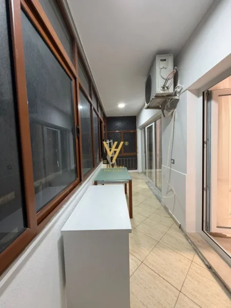 Tirane, jepet me qera apartament 2+1+Ballkon Kati 3, 100 m² 1.000 € (MYSLYM SHYRI)