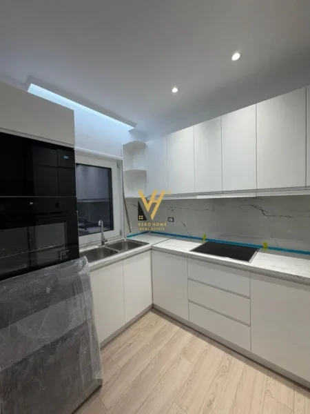 Tirane, jepet me qera apartament 2+1+Ballkon Kati 3, 100 m² 1.000 € (MYSLYM SHYRI)