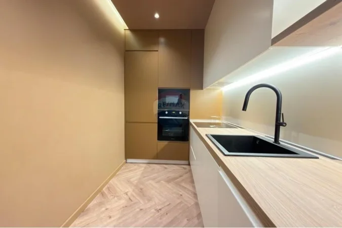 Tirane, jepet me qera 1+1 , 54 m² 900 € 