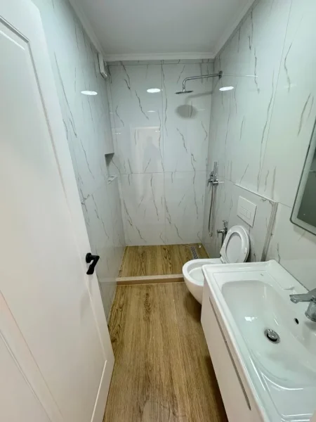 Tirane, shitet 2+1 Kati 4, 64 m² 