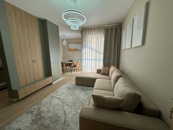 Tirane, shitet apartament 2+1 Kati 3, 101 m² 168.000 € (Unaza e Re)