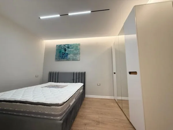 Tirane, shes apartament 2+1 Kati 4, 90 m² 245.000 € (Rruga e Barrikadave)