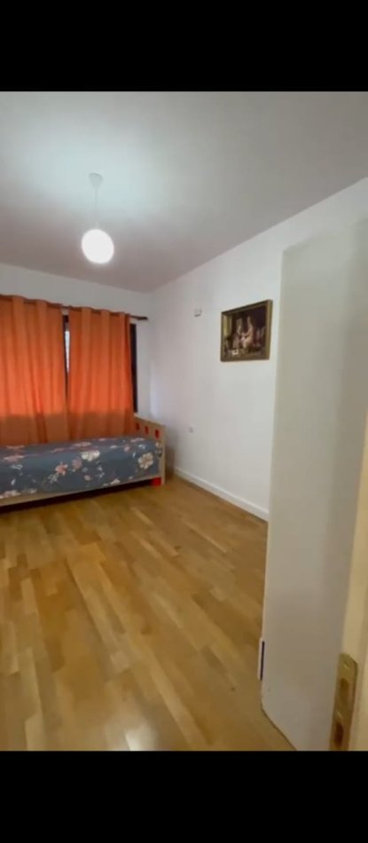 Tirane, jepet me qera apartament 2+1+Garazh, Kati 4, 100 m² 600 € (Prane Resorant Fish Time, Astir, Tirane.)