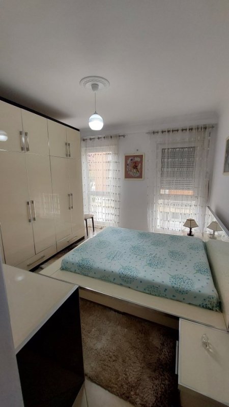 Tirane, jepet me qera apartament 2+1 Kati 2, 100 m² 720 € (Kompleksi Gener 2, Rruga Jordan Misja, Tirane.)