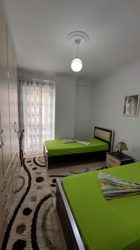 Tirane, jepet me qera apartament 2+1 Kati 2, 100 m² 720 € (Kompleksi Gener 2, Rruga Jordan Misja, Tirane.)
