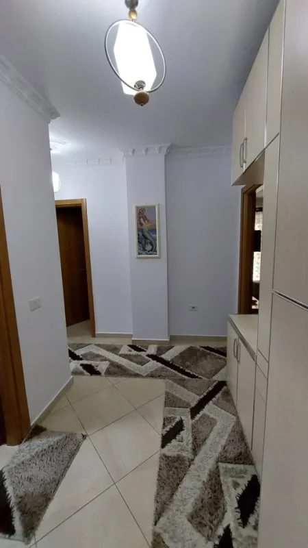 Tirane, jepet me qera apartament 2+1 Kati 2, 100 m² 720 € (Kompleksi Gener 2, Rruga Jordan Misja, Tirane.)