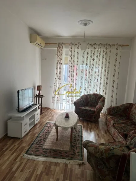 Tirane, jepet me qera apartament 1+1 Kati 4, 70 m² 500 € (KOMPLEKSI GOLDEN PARK)