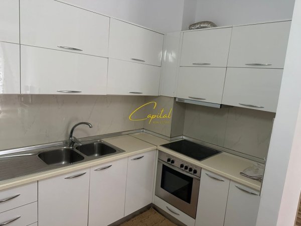 Tirane, jepet me qera apartament 1+1 Kati 4, 70 m² 500 € (KOMPLEKSI GOLDEN PARK)