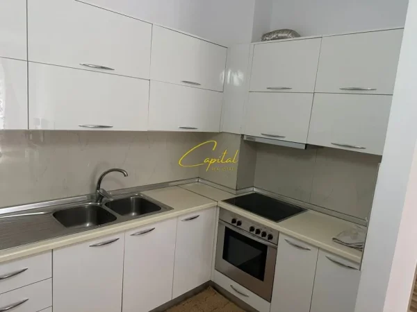 Tirane, jepet me qera apartament 1+1 Kati 4, 70 m² 500 € (KOMPLEKSI GOLDEN PARK)