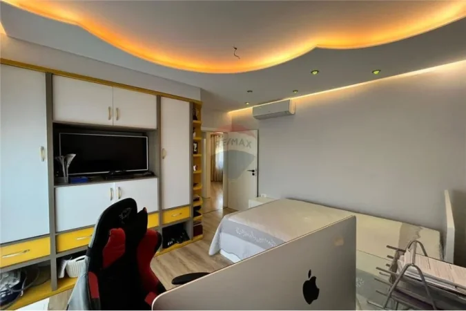 Tirane, jepet me qera apartament 3+1+2  , 133 m² 1.200 € (Kompleksi Magnet prane 21 Dhjetorit.)