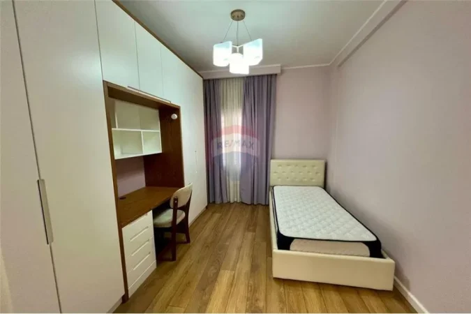 Tirane, jepet me qera apartament 4+1 Kati 2, 210 m² 130.000 € (Komuna e Parisit, Tiranë)