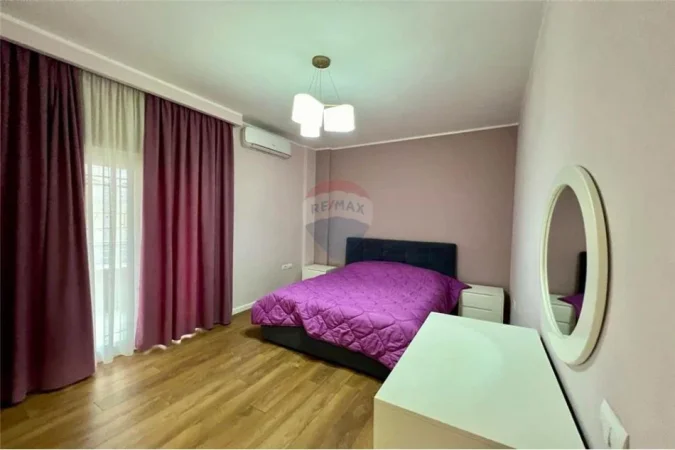 Tirane, jepet me qera apartament 4+1 Kati 2, 210 m² 130.000 € (Komuna e Parisit, Tiranë)