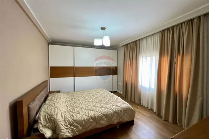 Tirane, jepet me qera apartament 4+1 Kati 2, 210 m² 130.000 € (Komuna e Parisit, Tiranë)