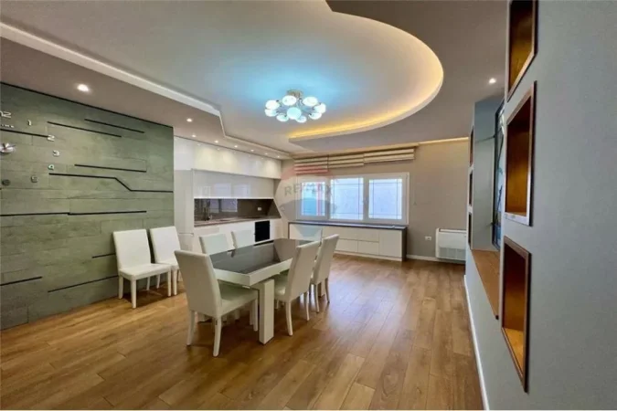 Tirane, jepet me qera apartament 4+1 Kati 2, 210 m² 130.000 € (Komuna e Parisit, Tiranë)