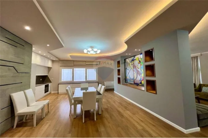 Tirane, jepet me qera apartament 4+1 Kati 2, 210 m² 130.000 € (Komuna e Parisit, Tiranë)