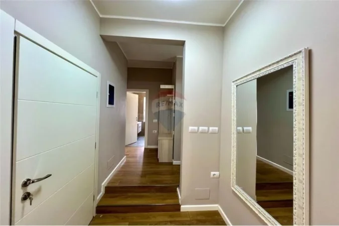 Tirane, jepet me qera apartament 4+1 Kati 2, 210 m² 130.000 € (Komuna e Parisit, Tiranë)