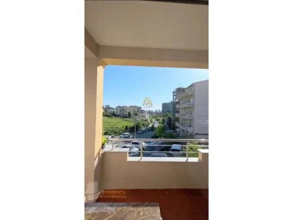 Tirane, shitet Vile 4+1 Kati 3, 650.000 € 