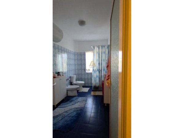 Tirane, shitet Vile 4+1 Kati 3, 650.000 € 