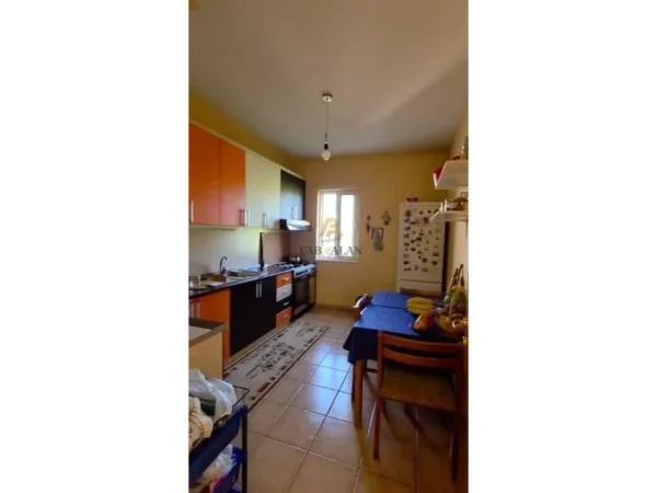 Tirane, shitet Vile 4+1 Kati 3, 650.000 € 