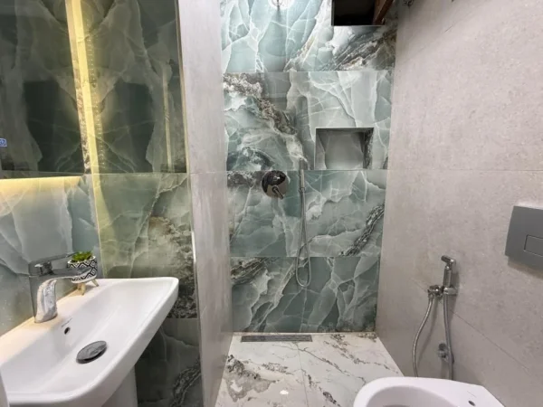 Tirane, shes garsonier 1+1 Kati 4, 33 m² 113.000 € (Rruga e Barrikadave)