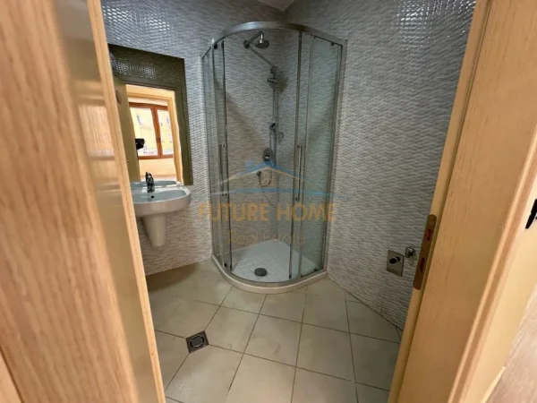 Tirane, jepet me qera zyre Kati 1, 89 m² 1.400 € (BULEVARDI GJERGJ FISHTA)