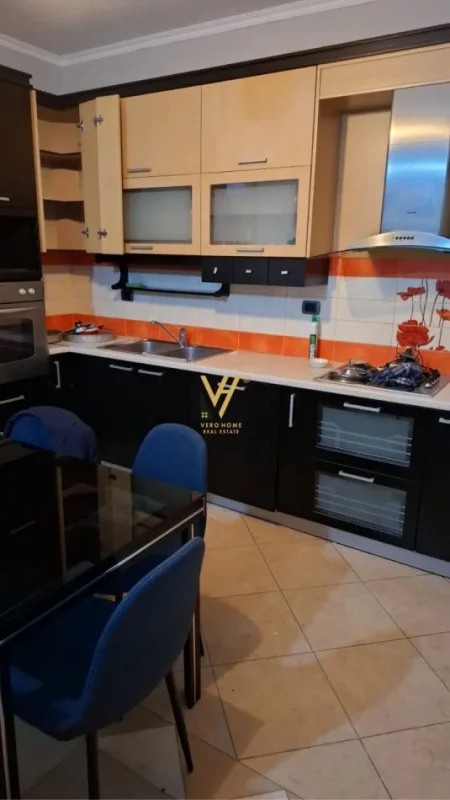 Tirane, jepet me qera apartament 2+1+Ballkon Kati 6, 106 m² 700 € (SIRI KODRA)