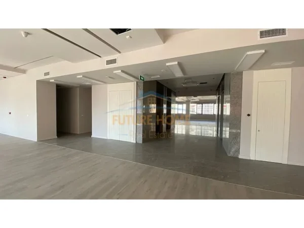 Tirane, jepet me qera zyre Kati 3, 972 m² 17.000 € (KOMPLEKSI DELIJORGJI)