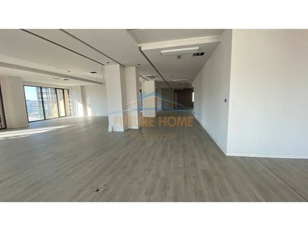 Tirane, jepet me qera zyre Kati 3, 972 m² 17.000 € (KOMPLEKSI DELIJORGJI)